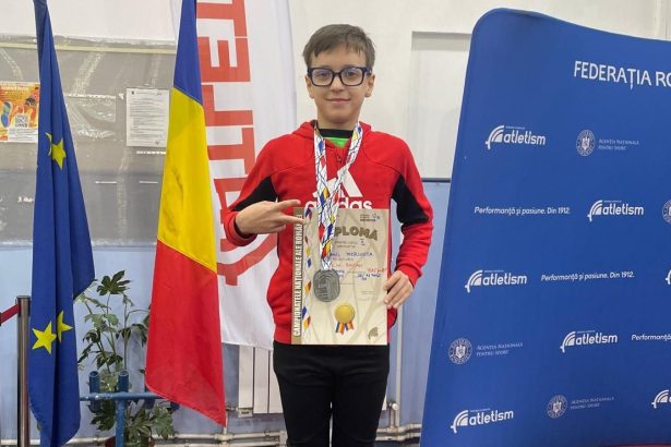 Atletism Mihail Merlusca SCM Bacau vicecampion national U13 la triatlon