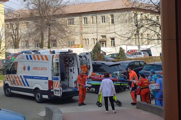 Bebelus de 5 luni salvat in ultimul moment la SJU Bacau dupa un accident urmat de incendiu