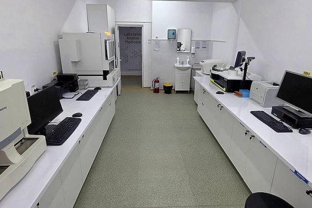 Buhusi Laboratorul de microbiologie al Spitalului Prof Dr Eduard Apetrei a fost modernizat cu fonduri PNRR