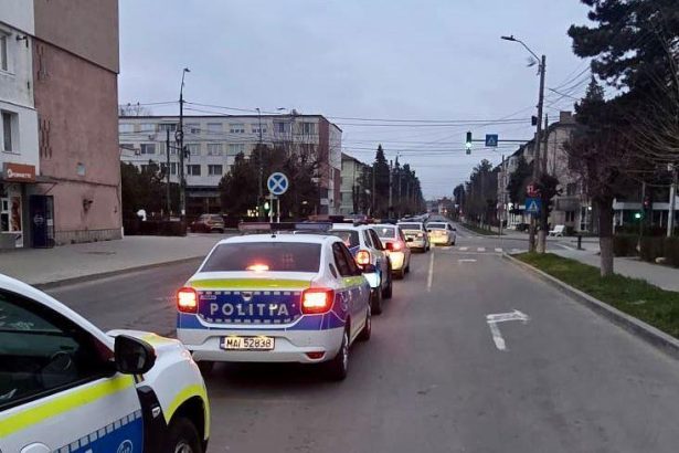 Onesti Tanara de 17 ani fara permis implicata intr un accident in parcarea unui magazin