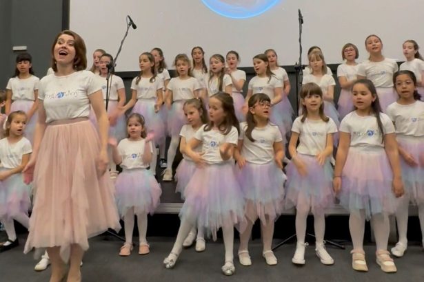 Ora Pamantului sarbatorita la OrizontHub Bacau prin concertul corului de copi Sing Joy