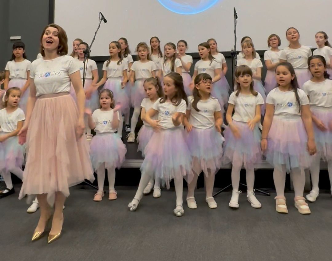 Ora Pamantului sarbatorita la OrizontHub Bacau prin concertul corului de copi Sing Joy