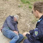 Un jandarm din Bacau a intervenit pentru a asista un barbat cazut pe trotuar