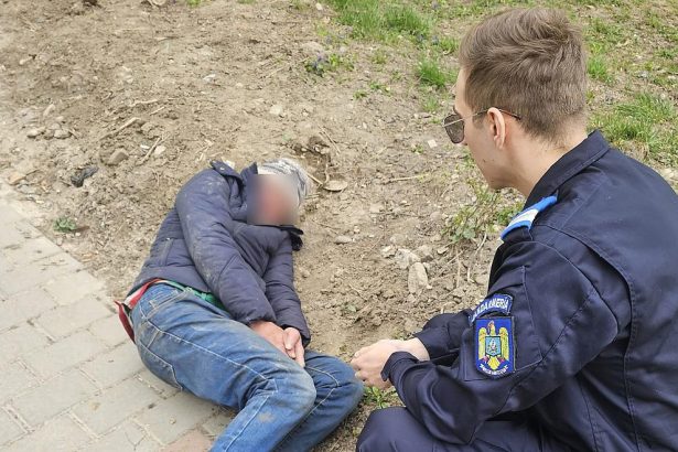 Un jandarm din Bacau a intervenit pentru a asista un barbat cazut pe trotuar