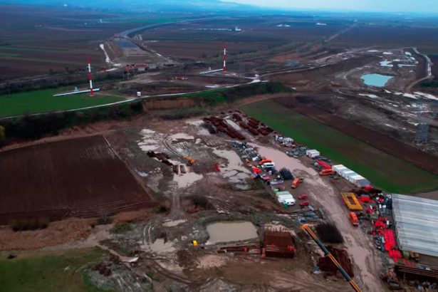 Viaduct impresionant pe Autostrada A7 UMB construieste structura ce va traversa mlastinile si calea ferata de la Cleja