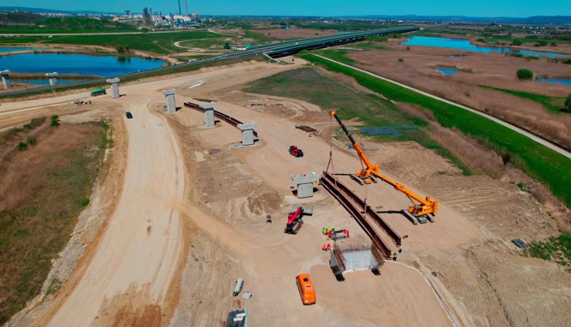 A inceput instalarea grinzilor la Nodul Rutier Bacau Sud pe Autostrada Moldovei A7