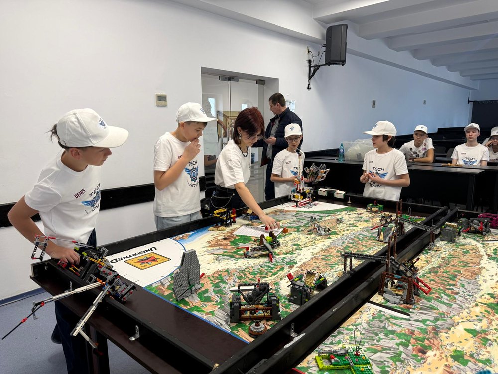 Excelenta in robotica Echipa TechNova de la Colegiul National Ferdinand I reprezinta Bacau la Campionatul International din Grecia