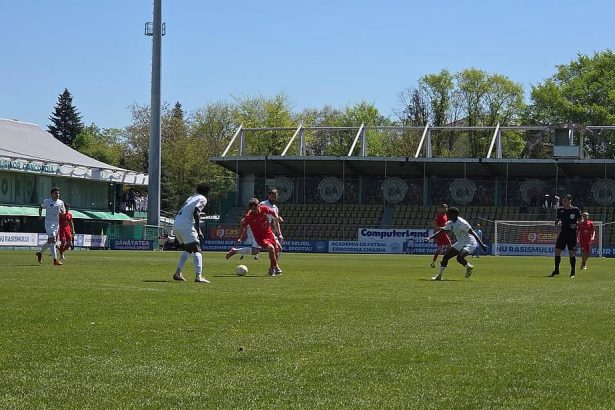 Fotbal Liga 2 FC Bacau infruntata cu 2 0 de Chiajna antrenata de Andrei Cristea