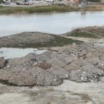 Garda de Mediu Bacau a sanctionat Primaria Buhoci cu 50000 de lei pentru depozitarea deseurilor pe malul raului Siret