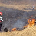 ISU Bacau avertizeaza arderea vegetatiei uscate este interzisa si poate duce la amenzi de pana la 50000 de lei