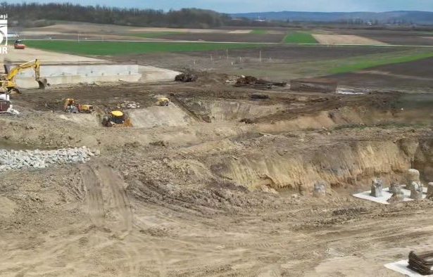 Lucrarile la Autostrada A7 tronsonul Bacau Pascani Trifesti Ghereti au atins stadiul de 40 Mobilizare intensificata in zona nodurilor rutiere Roman