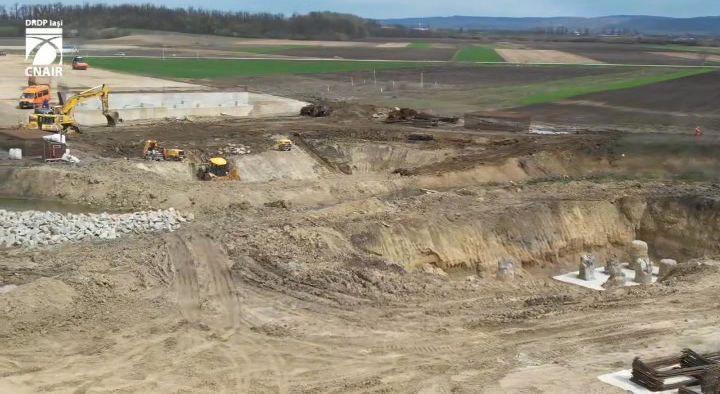 Lucrarile la Autostrada A7 tronsonul Bacau Pascani Trifesti Ghereti au atins stadiul de 40 Mobilizare intensificata in zona nodurilor rutiere Roman