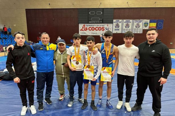 Lupte greco romane liber feminine Colier de medalii la Campionatul National U17
