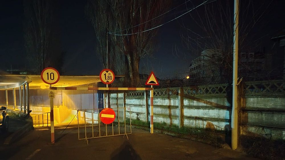 Onesti Un barbat a inceput sa inchida pasajul din apropierea garii blocand circulatia