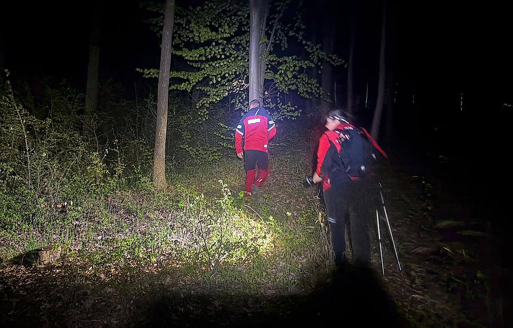Salvamont policia si voluntarii cauta un barbat disparut in comuna Urechesti judetul Bacau