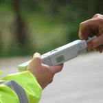 Sofer sancionat cu peste 5000 de lei conducea sub influenta alcoolului cu viteza iar doi copii erau transportati in portbagaj