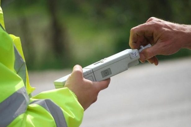 Sofer sancionat cu peste 5000 de lei conducea sub influenta alcoolului cu viteza iar doi copii erau transportati in portbagaj