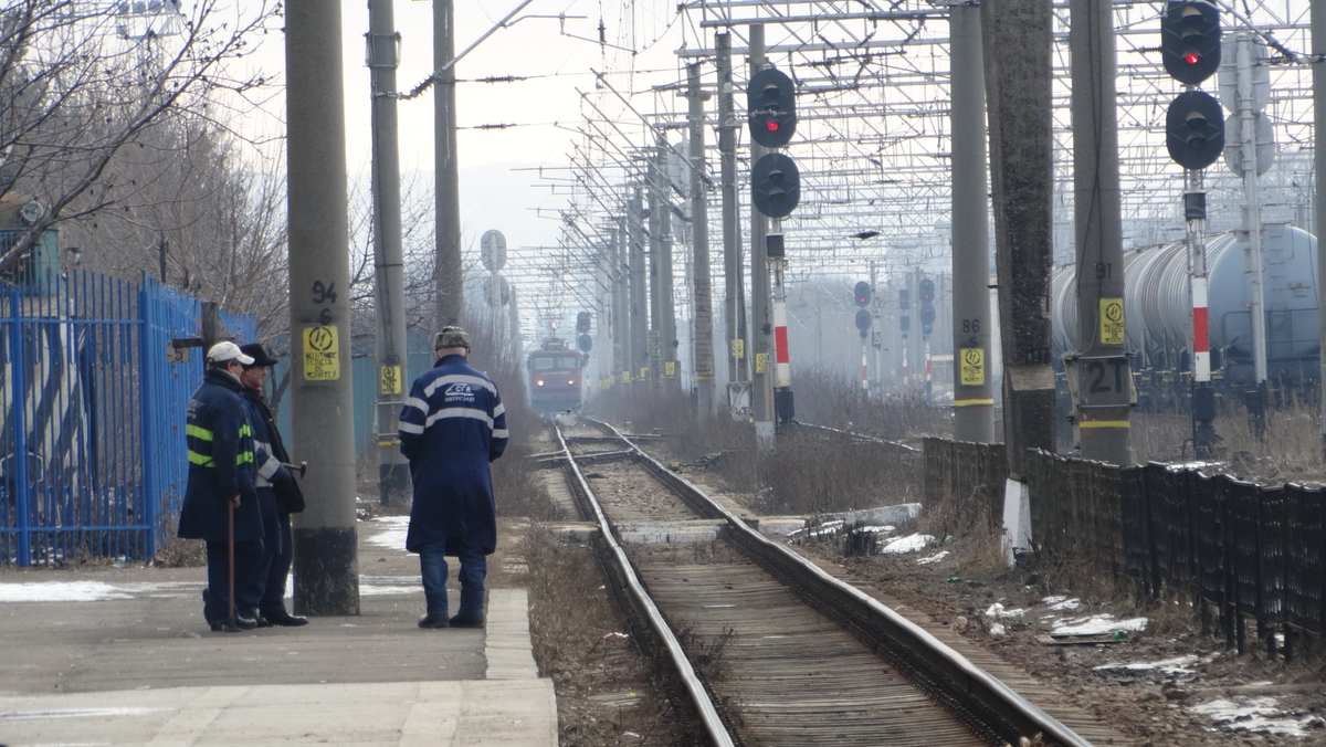 Tanar de 18 ani a murit dupa ce s ar fi aruncat in fata unui tren la Bacau