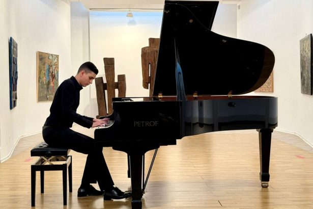 Un student de la Colegiul de Arte solist la concertul Filarmonicii