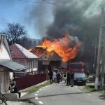 incendiu devastator intr un sat din soveja 32 de gospodarii afectate si sute de salvatori mobilizati
