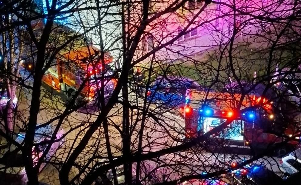 incendiu generat de o lumnare ntr un apartament din bacau o femeie a fost internata la spital