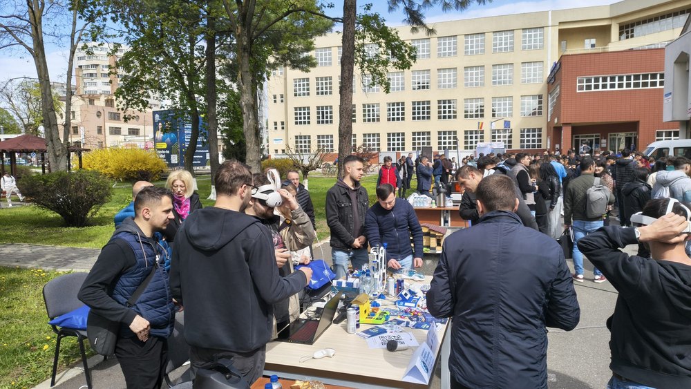 peste 2000 de studenti au luat parte la ziua portilor deschise organizata de universitatea vasile alecsandri din bacau