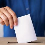 studiu algoritmii retelelor sociale influenteaza perceptiile electorale si genereaza realitati informatioanle distincte pentru utilizatori