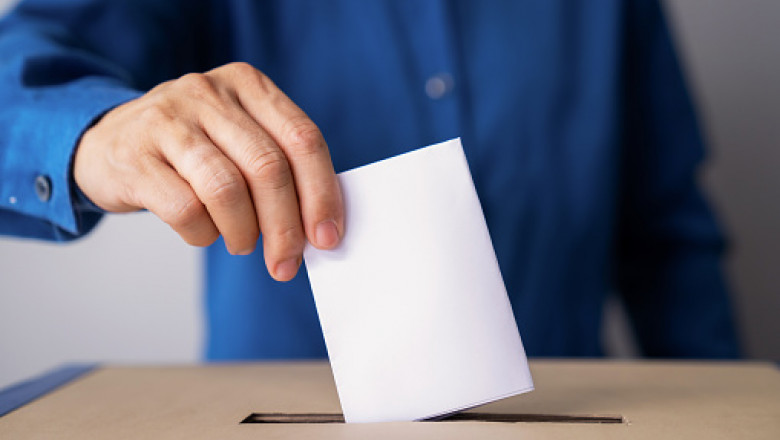 studiu algoritmii retelelor sociale influenteaza perceptiile electorale si genereaza realitati informatioanle distincte pentru utilizatori