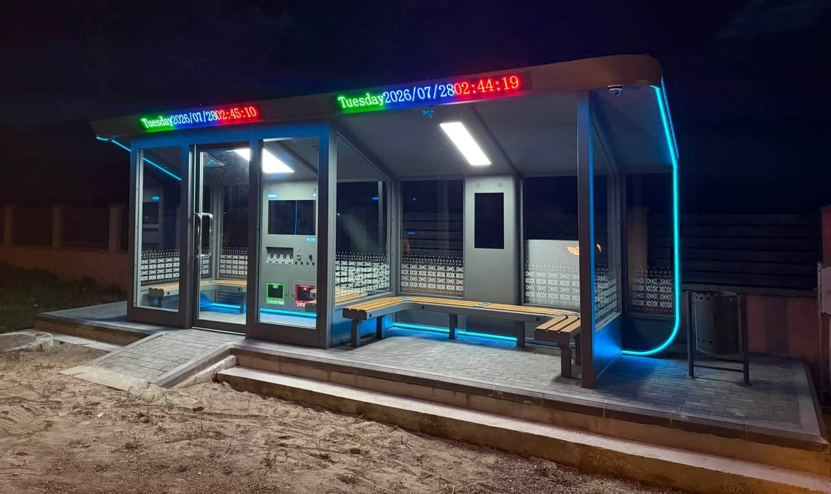 Comuna Manastirea Casin dispunede statii de autobuz inteligente iar investitia cuprinde si banci smart si un sistem de iluminat modern