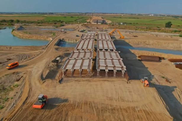 A7 se contureaza la Roman Nord a inceput montarea grinzilor peste raul Moldova