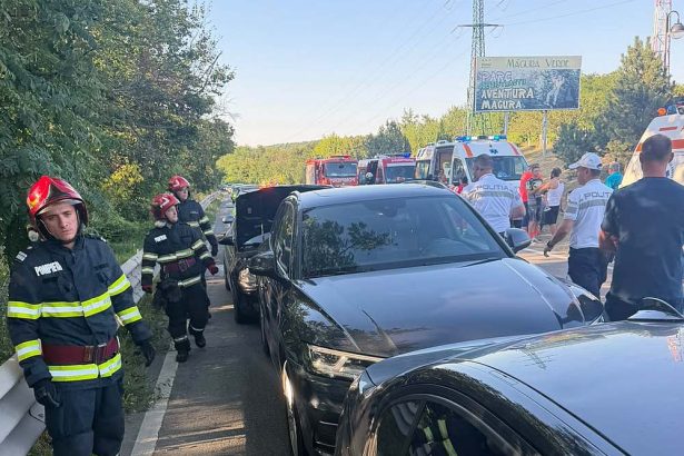 Accident cu sase masini pe DN 11 in comuna Magura Patru persoane printre care doi copii au fost transportate la spital