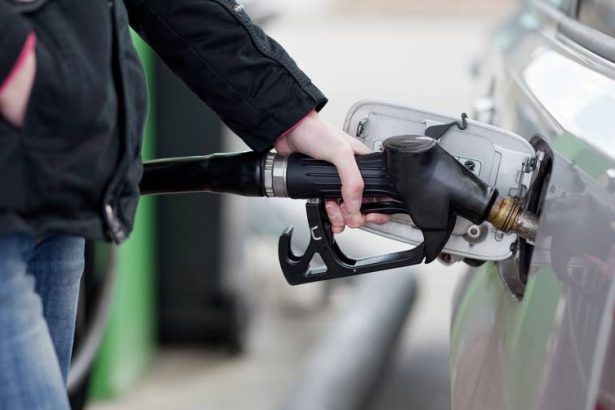 Carburantii raman scumpi in Bacau un plin de motorina este cu aproximativ 50 de lei mai costisitor decat la sfarsitul lunii iunie