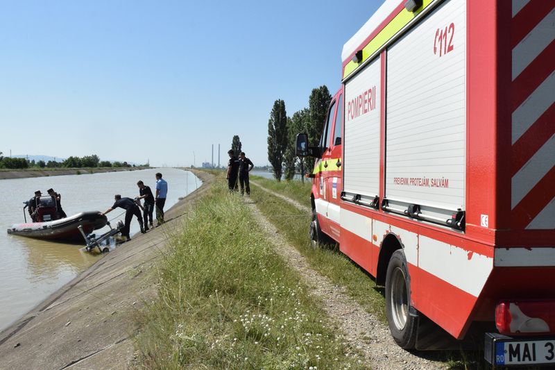 Cautari in Siret pentru o persoana posibil inecata Interventia pompierilor continua si astazi