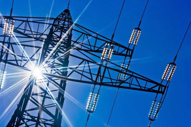 Consumatorii de energie vor fi recompensati pentru reducerea voluntara a consumului ANRE implementeaza un nou mecanism pe piata electricitatii