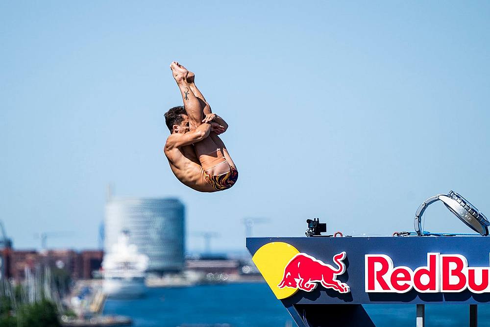 Costa Popovici CSM Bacau a obtinut a doua victorie consecutive in Red Bull Cliff Diving World Series