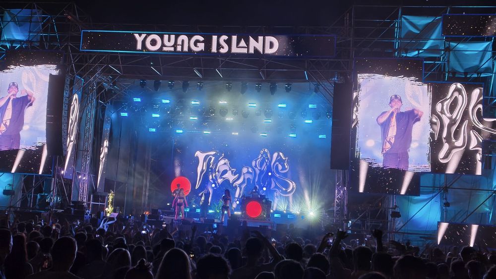 Nopti calduriase la Festivalul Young Island