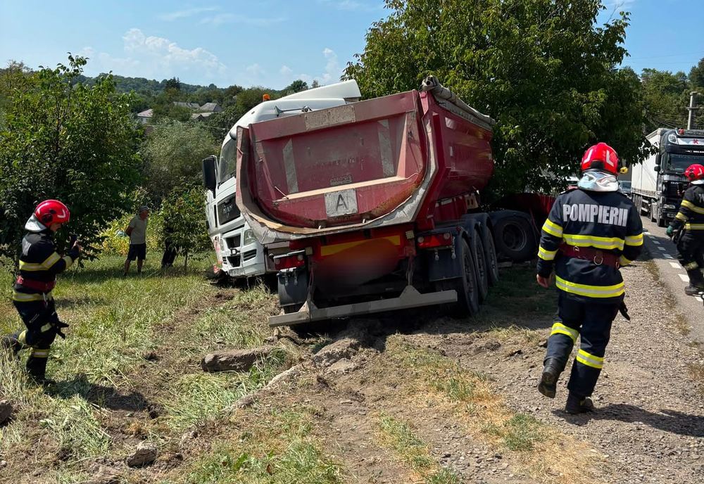 O autobasculanta a parasit carosabilul in comuna Scorteni fara a fi raportate victime