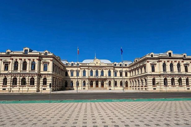 Palatul Administrativ din Bacau va fi accesibil din nou vizitatorilor pe 22 august