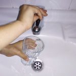 Restrictii la furnizarea apei potabile in trei cartiere din Targu Ocna incepand de marti