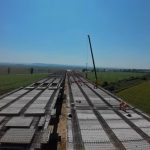 VIDEO A7 Se toarna beton pe viaductul de la Filipesti peste calea ferata UMB progreseaza la unul dintre cele mai importante pasaje ale Autostrazii Moldovei