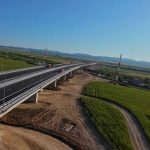 VIDEO A7 Viaductul de la Nicolae Balcescu a fost complet asfaltat UMB instaleaza parapetele si traseaza marcajele rutiere