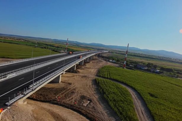 VIDEO A7 Viaductul de la Nicolae Balcescu a fost complet asfaltat UMB instaleaza parapetele si traseaza marcajele rutiere