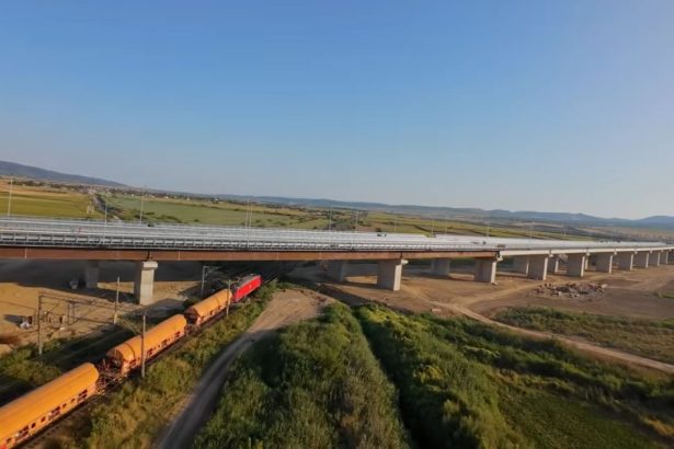 Viaductul Nicolae Balcescu aproape de finalizare Se instaleaza ultimele rosturi de dilatare inainte de inaugurare