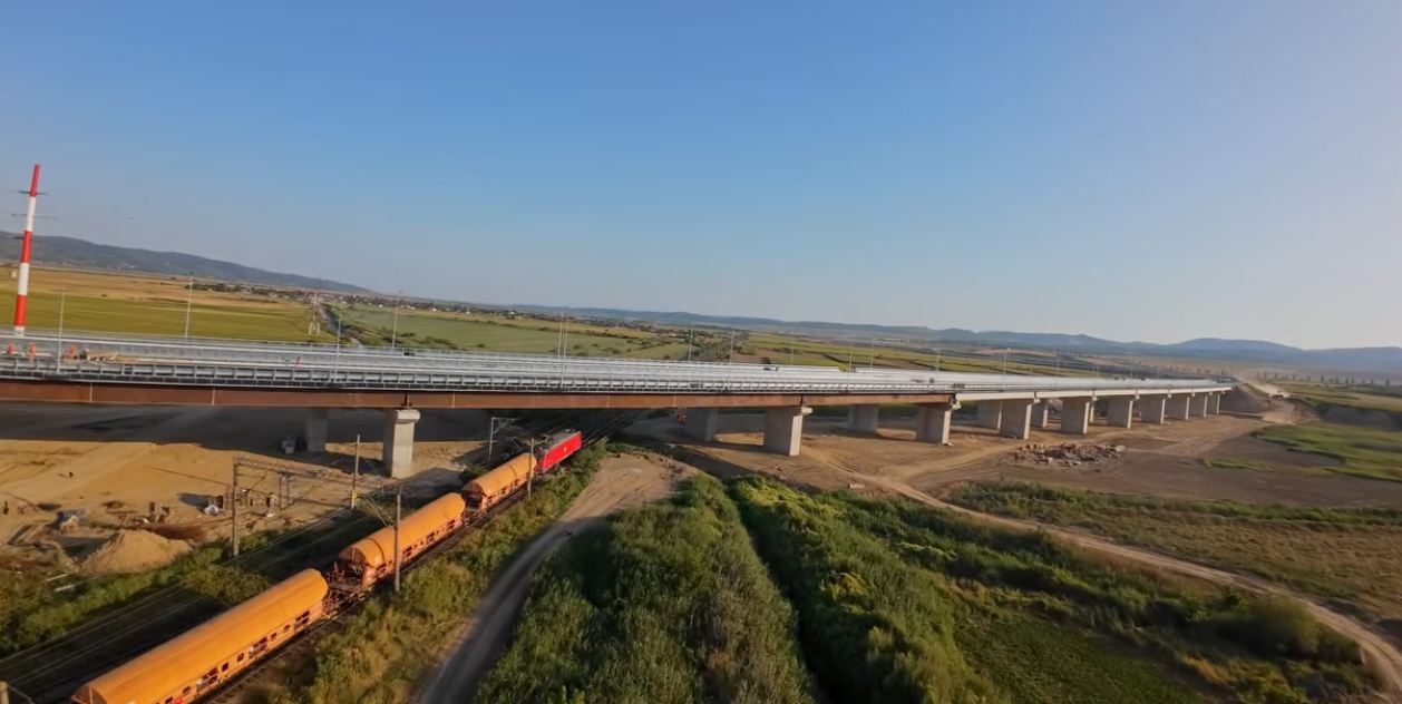 Viaductul Nicolae Balcescu aproape de finalizare Se instaleaza ultimele rosturi de dilatare inainte de inaugurare