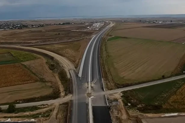 A7 Bacău – Pașcani: lucrări intense la nodul rutier Săbăoani. Imagini de pe șantier