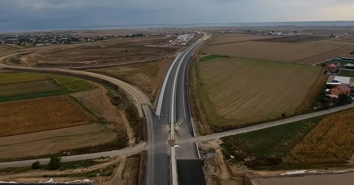 A7 Bacău – Pașcani: lucrări intense la nodul rutier Săbăoani. Imagini de pe șantier