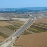 A7 Bacău – Pașcani: lucrările au trecut de 60%, cu peste 5.500 de muncitori