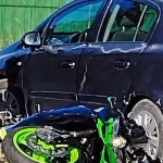 Accident la Târgu Ocna: motociclist rănit după coliziunea cu un autoturism