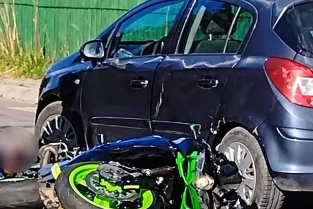 Accident la Târgu Ocna: motociclist rănit după coliziunea cu un autoturism