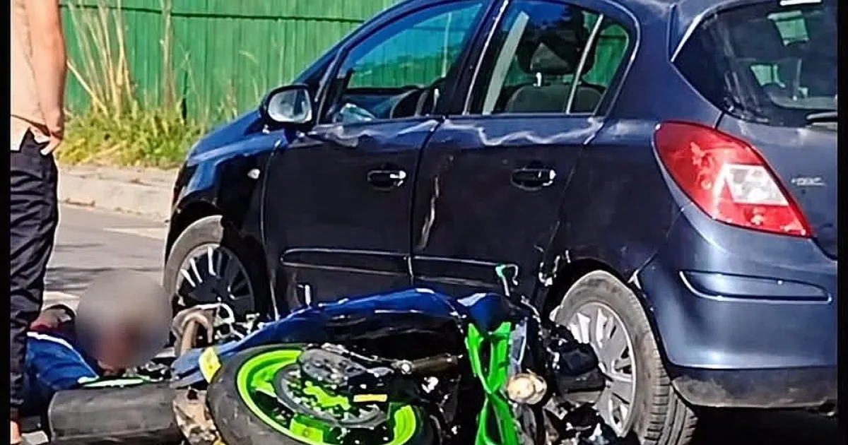 Accident la Târgu Ocna: motociclist rănit după coliziunea cu un autoturism